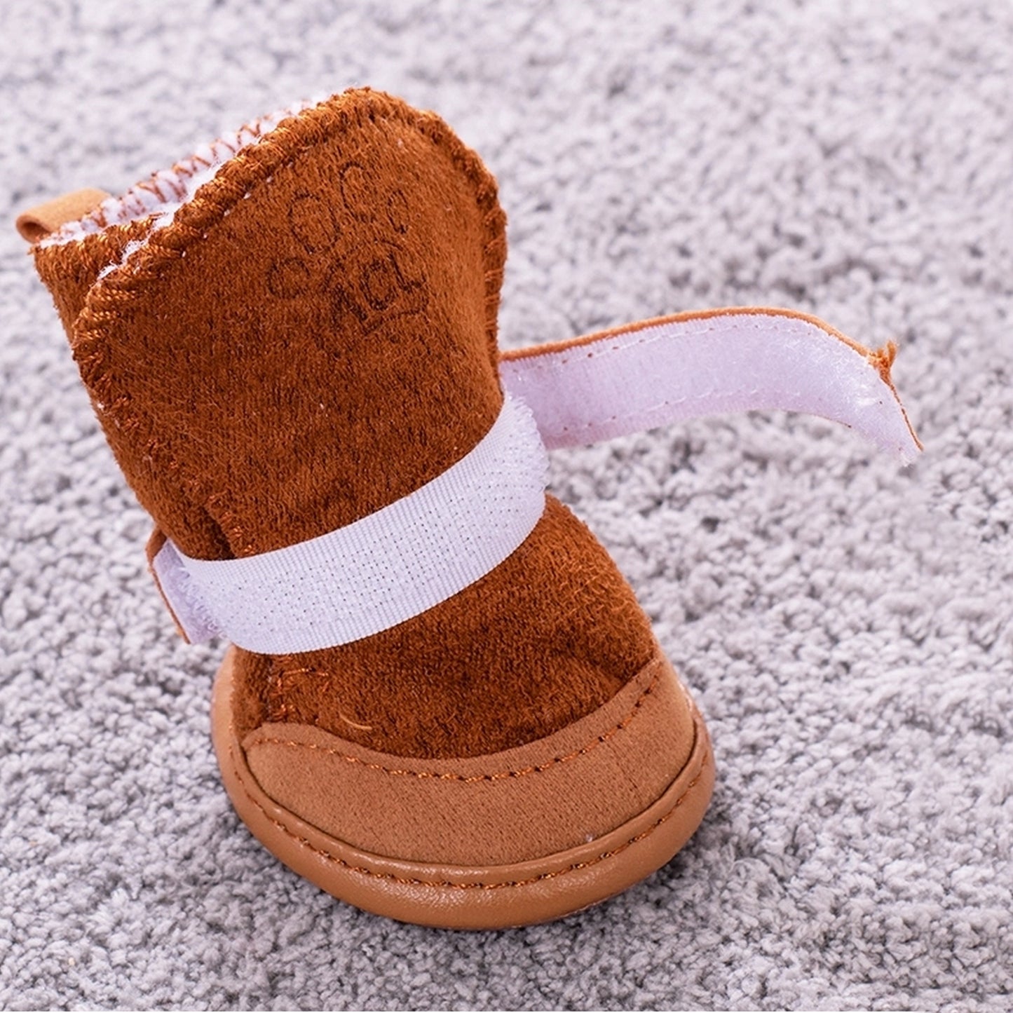 Chaussures chien chaudes